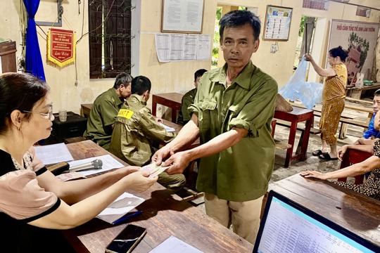 NHÂN DÂN XÃ LIÊN MINH VUI MỪNG PHẤN KHỞI ĐÓN NHẬN QUÀ CỦA ĐẢNG, NHÀ NƯỚC NHÂN DỊP 80 NĂM QUỐC KHÁNH 02/9 